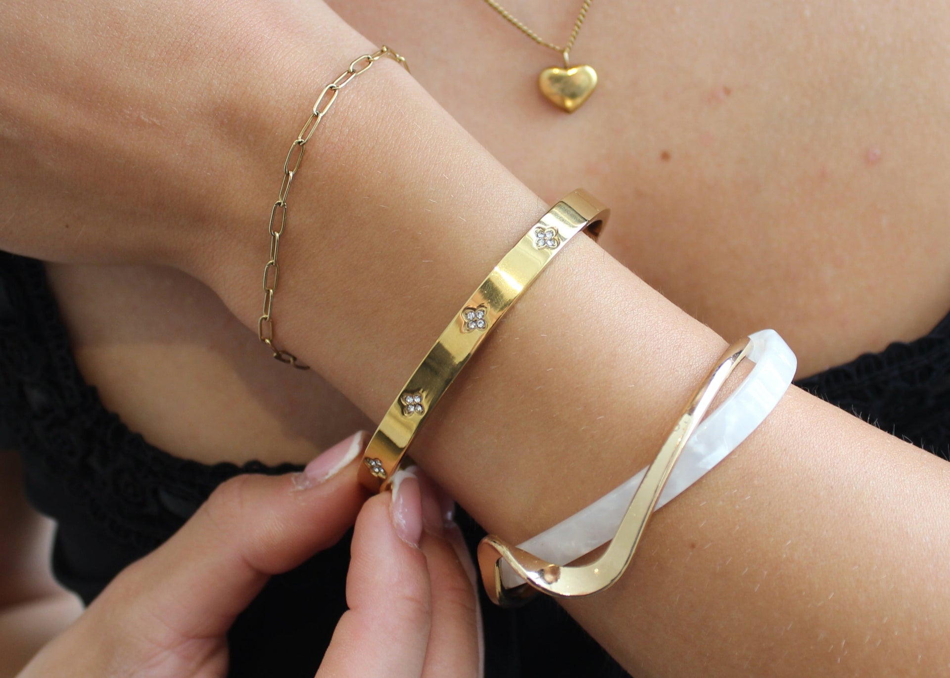 GOLD CLOVER BANGLE