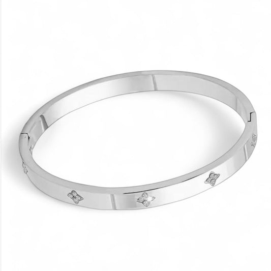 SILVER CLOVER BANGLE