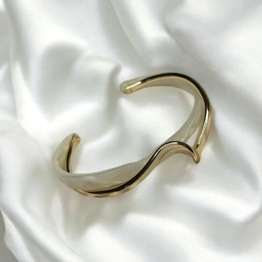PEARL/ GOLD WAVE BANGLE