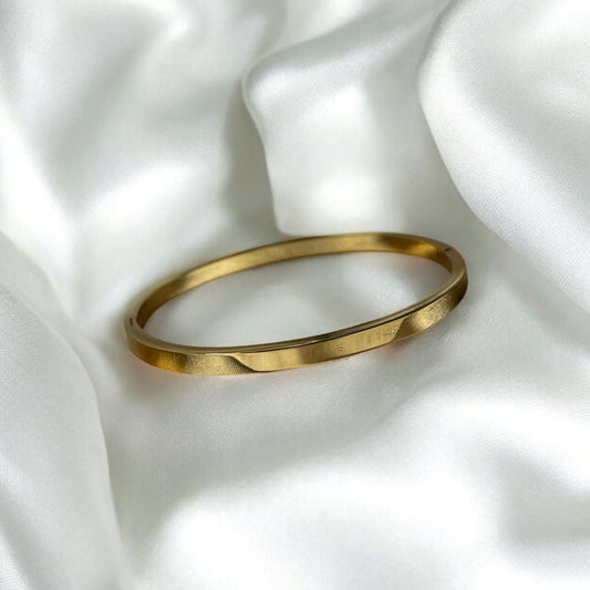 GOLD DAINTY BANGLE