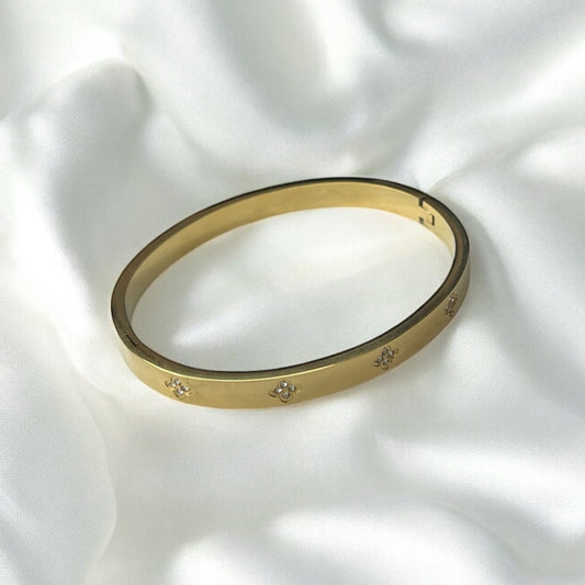 GOLD CLOVER BANGLE