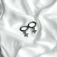 SILVER CLOVER HOOPS