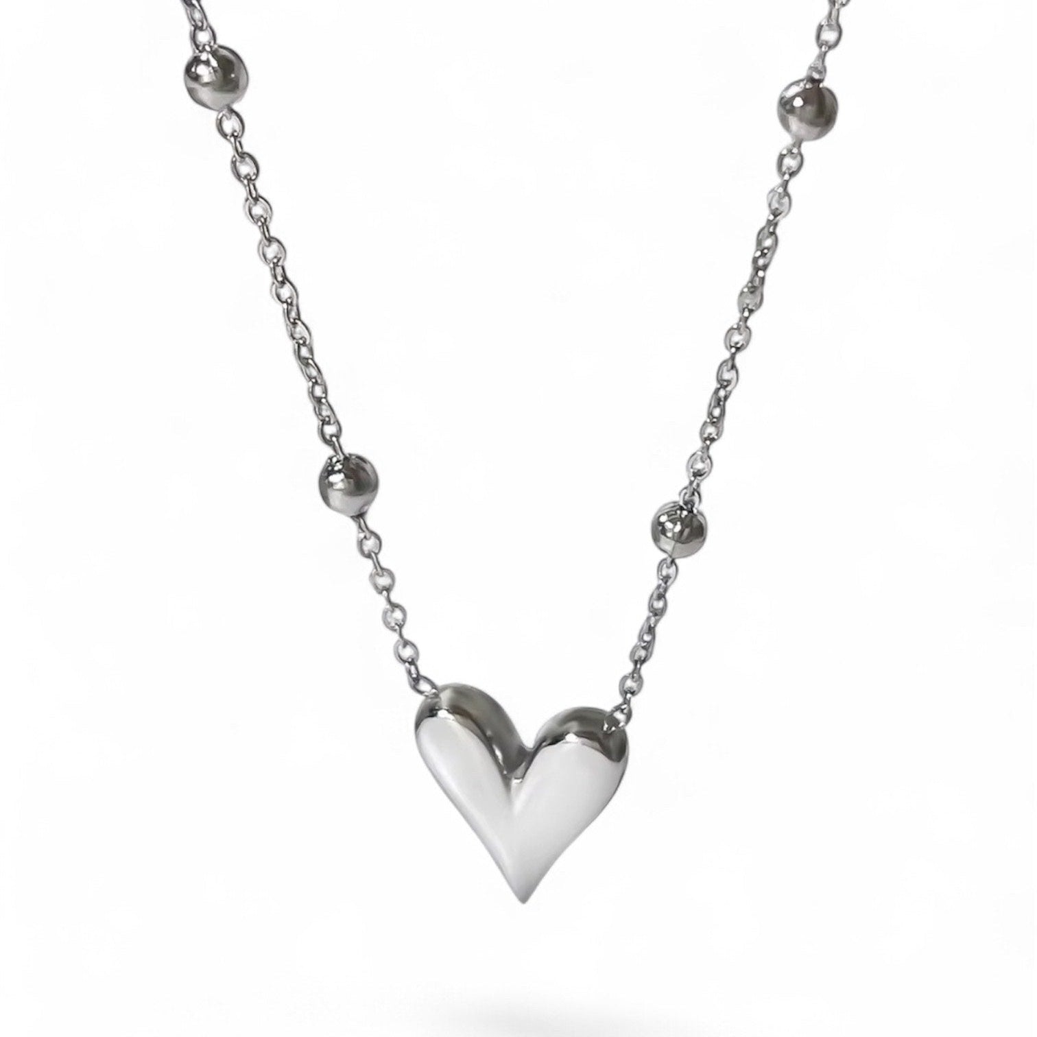 BEADED DETAIL HEART PENDANT NECKLACE - SILVER